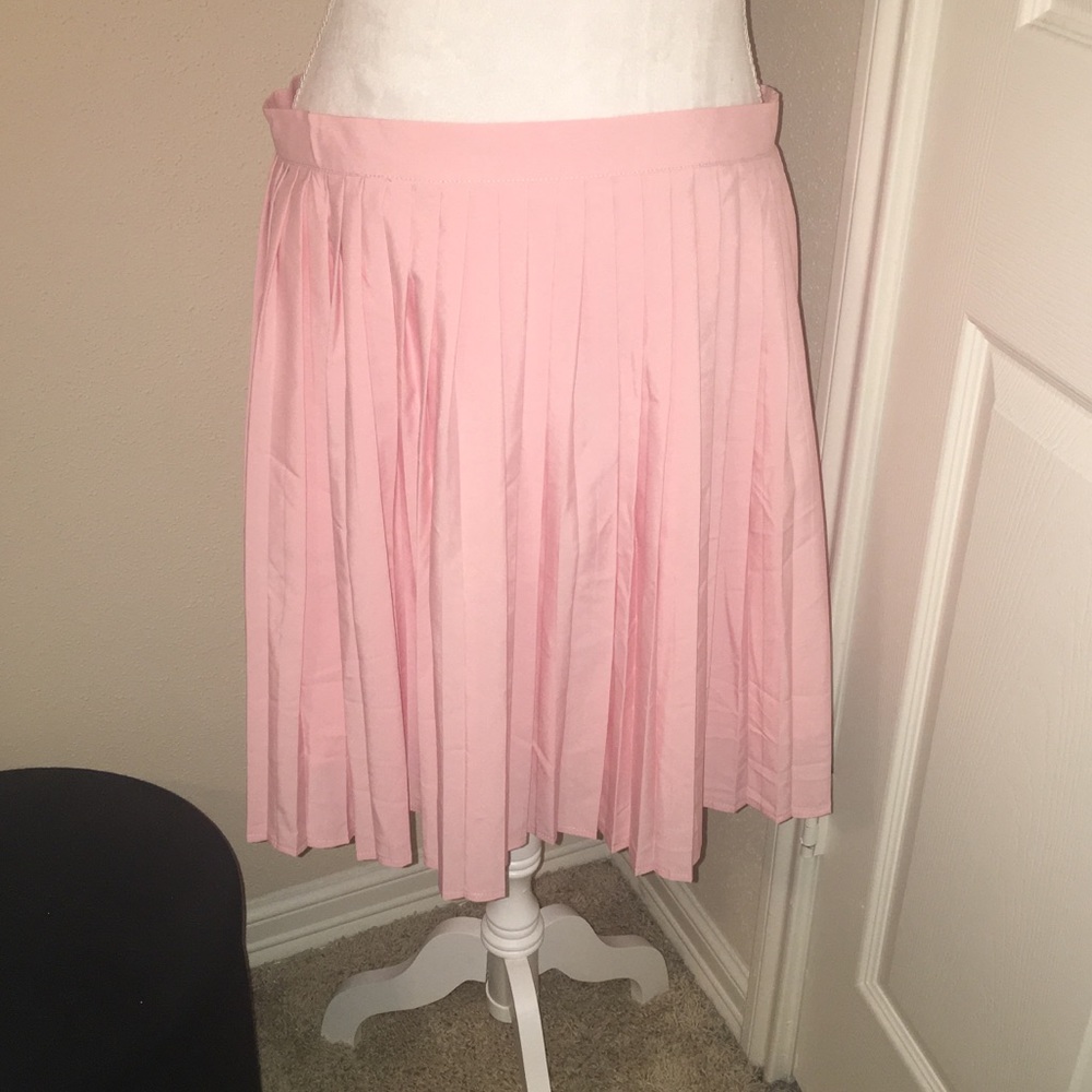 Pink pleated skirt